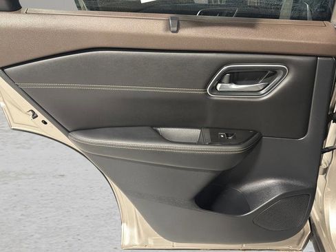 Used 2022 Nissan Rogue Platinum w/ Head-Up Display Package image 13