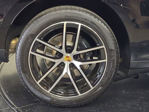 Certified 2025 Porsche Macan image 29