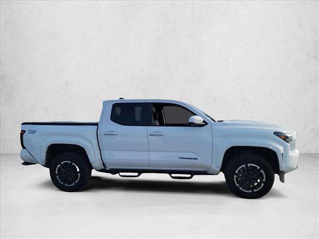 Used 2025 Toyota Tacoma TRD Sport AWD/4WD image 4