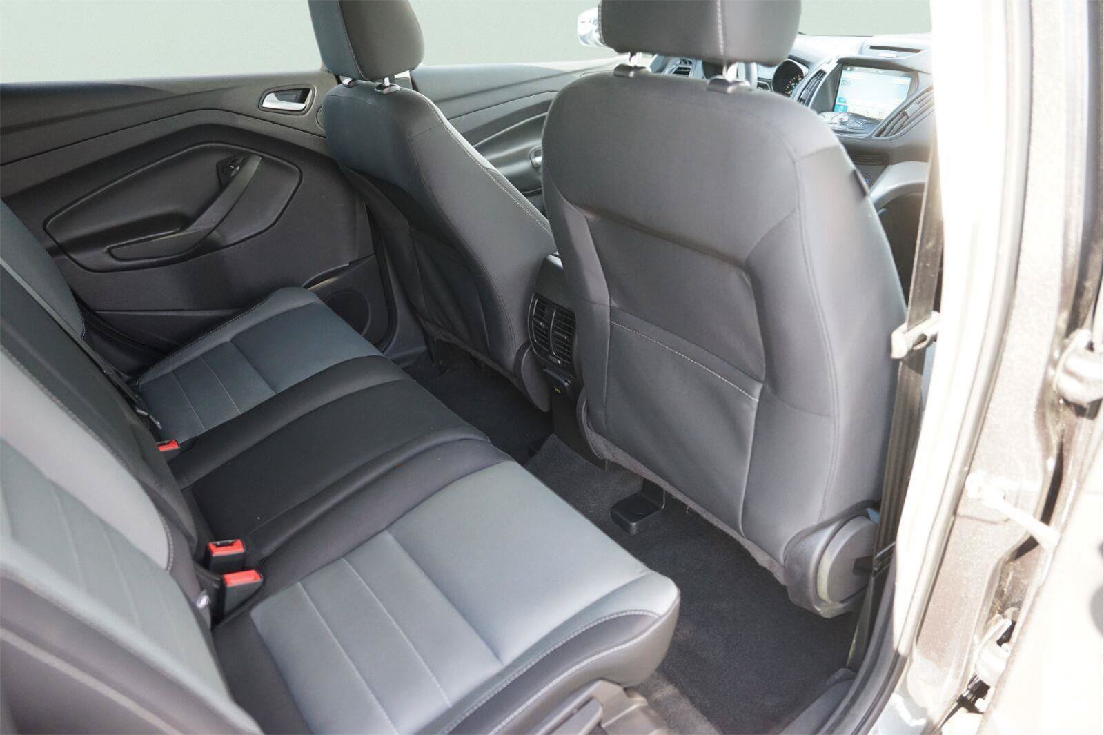 Used 2016 Ford Escape SE w/ Equipment Group 201A FWD image 14