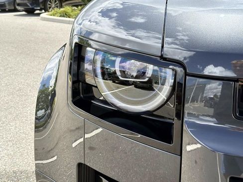 New 2026 Land Rover Defender 110 X-Dynamic SE image 9