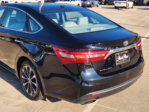 Used 2016 Toyota Avalon XLE Premium image 11