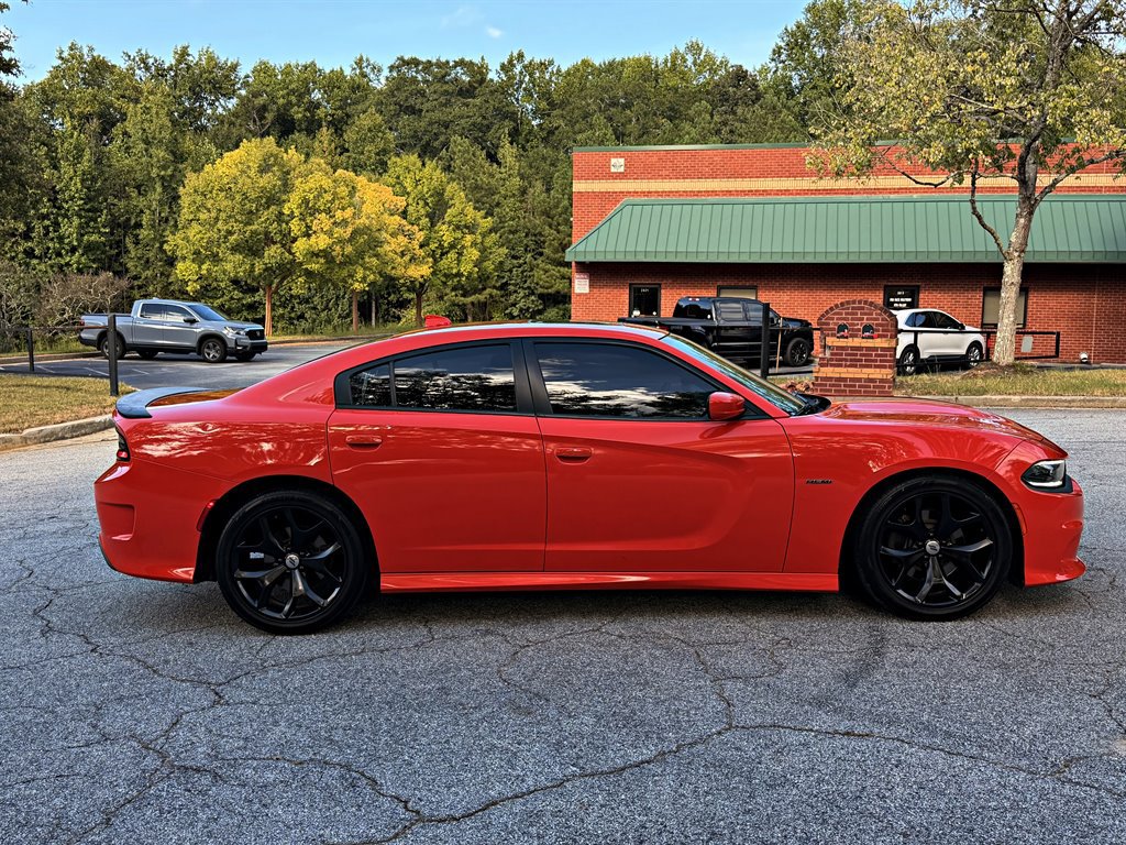 Used 2017 Dodge Charger R/T w/ Plus Group RWD image 4