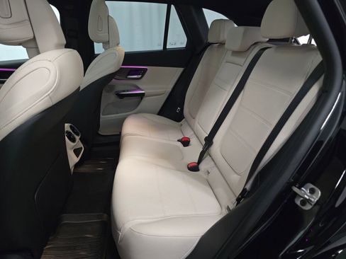 Used 2025 Mercedes-Benz GLC 300 4MATIC image 14