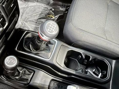 Used 2023 Jeep Gladiator Sport image 15