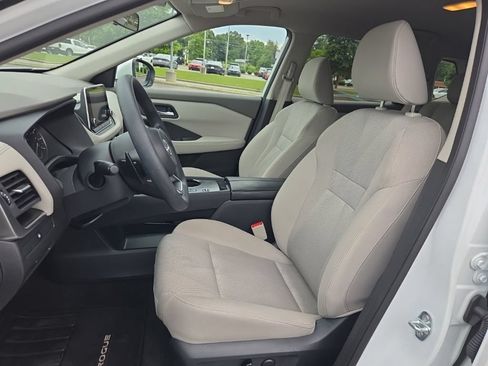 Used 2024 Nissan Rogue SV FWD image 16
