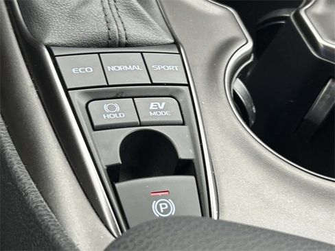 Used 2024 Toyota Camry SE image 32