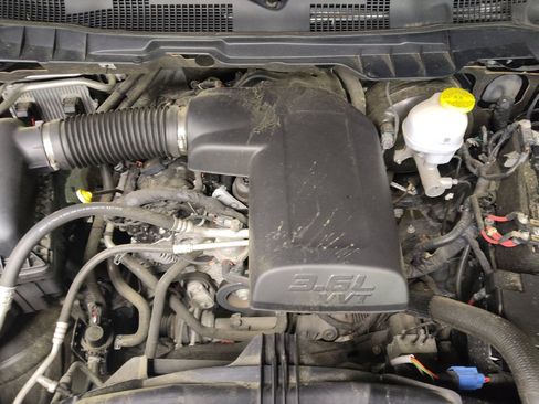 Used 2022 RAM 1500 Classic SLT AWD/4WD image 30
