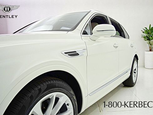 New 2025 Bentley Bentayga Plug-In Hybrid image 10