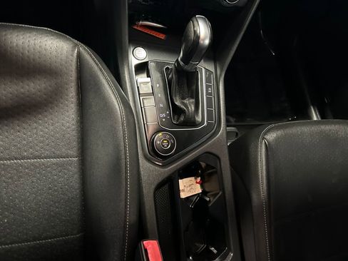 Used 2019 Volkswagen Tiguan SE image 16
