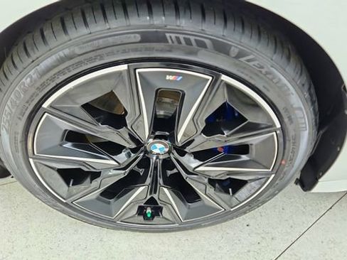 Used 2023 BMW i7 xDrive60 w/ Executive Package 2 image 60