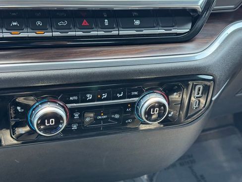 Certified 2025 GMC Sierra 1500 SLT RWD image 21