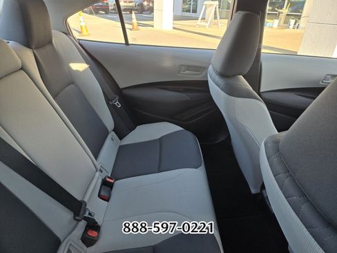 Used 2024 Toyota Corolla LE image 3
