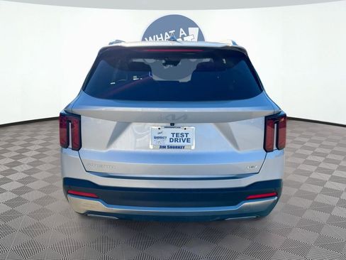 Certified 2025 Kia Sorento EX image 6