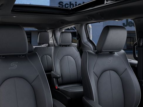 New 2026 Chrysler Pacifica Limited w/ S Appearance Package FWD image 29