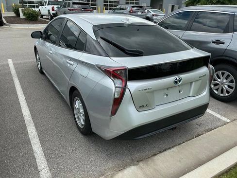 Used 2016 Toyota Prius Two FWD image 13