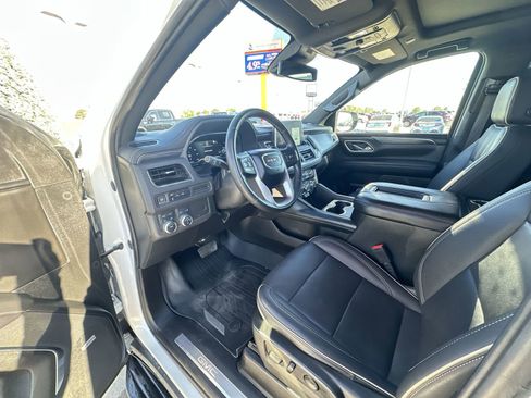 Used 2023 GMC Yukon XL SLT AWD/4WD image 10
