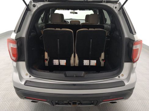 Used 2018 Ford Explorer XLT FWD image 29