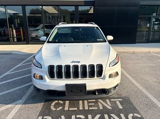 Used 2016 Jeep Cherokee Latitude w/ Comfort/Convenience Group AWD/4WD video 3