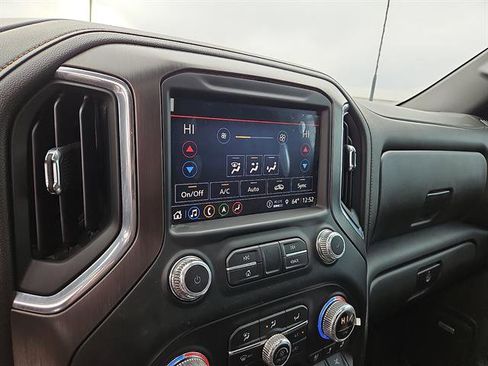 Used 2022 GMC Sierra 2500 AT4 w/ AT4 Premium Plus Package image 16