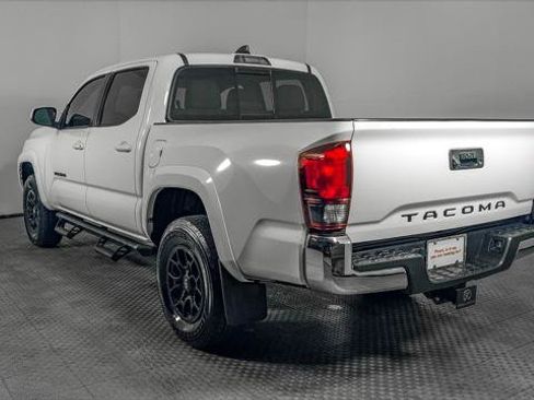 Used 2022 Toyota Tacoma SR5 RWD image 6