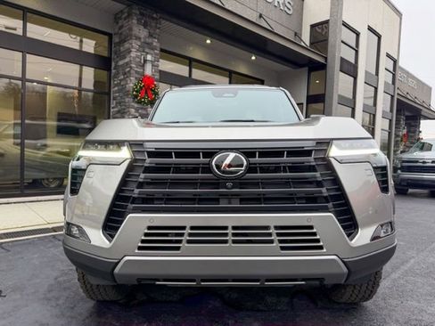 Used 2025 Lexus GX 550 image 16