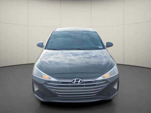 Used 2019 Hyundai Elantra SE w/ Winter Weather Package image 2