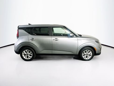 Used 2025 Kia Soul LX w/ LX Technology Package FWD image 10