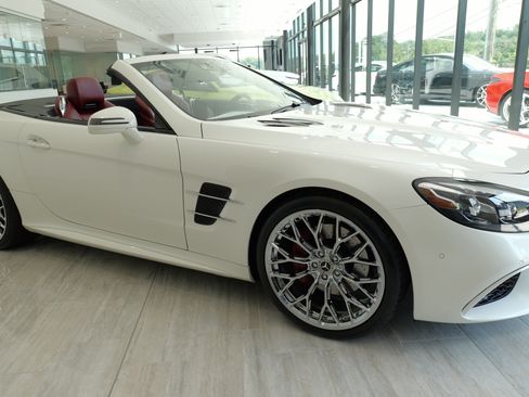 Used 2018 Mercedes-Benz SL 550 image 8