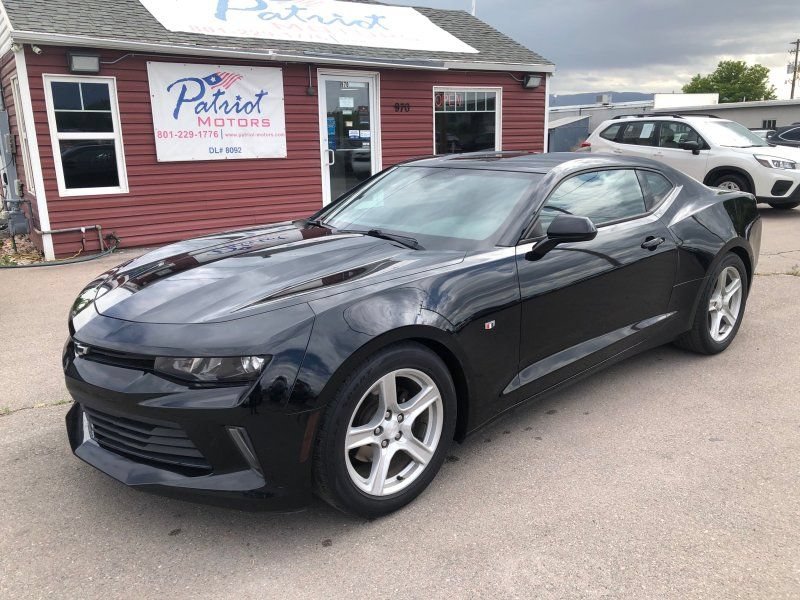 Used 2018 Chevrolet Camaro LT RWD image 2