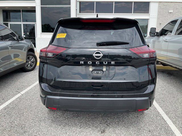 Used 2025 Nissan Rogue SV FWD image 5
