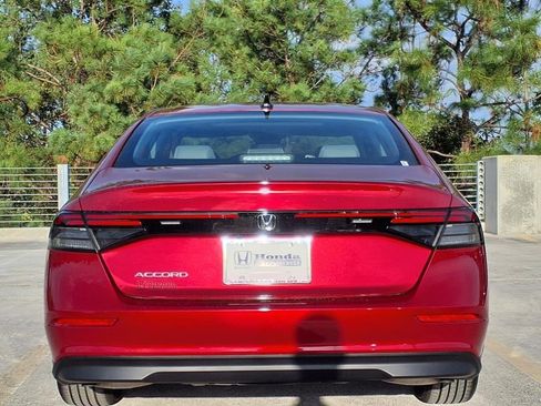 Certified 2025 Honda Accord SE image 6