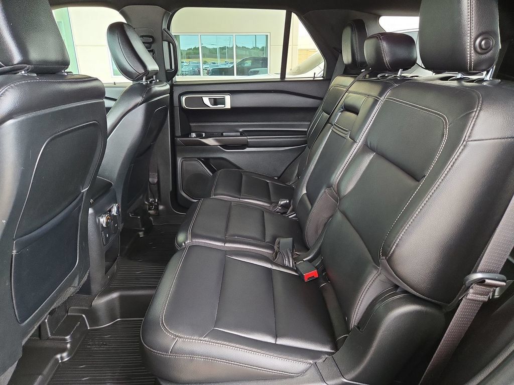 Used 2020 Ford Explorer XLT w/ Equipment Group 202A AWD/4WD image 14