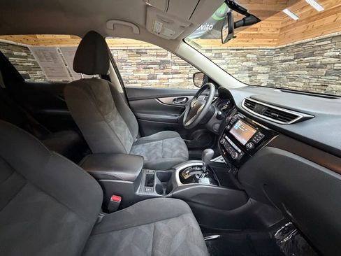 Used 2016 Nissan Rogue SV w/ SV Premium Package image 14