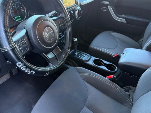 Used 2015 Jeep Wrangler Unlimited Sahara w/ Max Tow Package AWD/4WD image 10