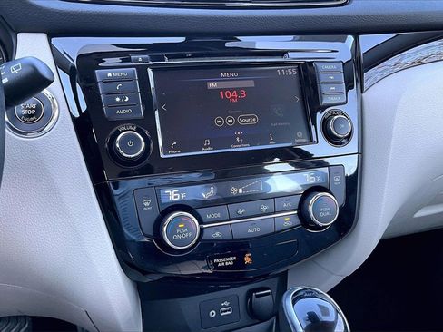 Used 2021 Nissan Rogue Sport SV image 9