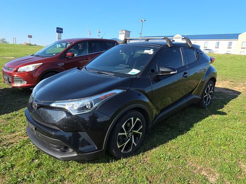 Used 2018 Toyota C-HR XLE image 3