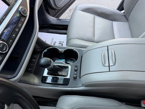 Used 2018 Toyota Highlander Limited image 13