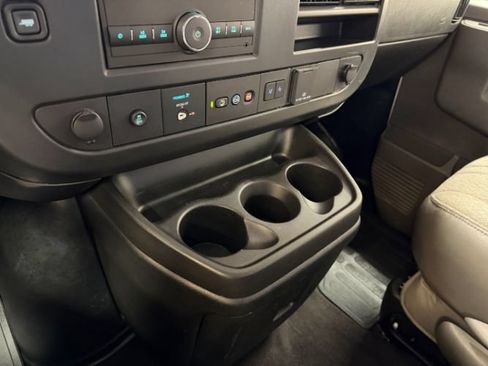 Used 2025 GMC Savana 3500 LT w/ LT Preferred Equipment Group RWD image 16