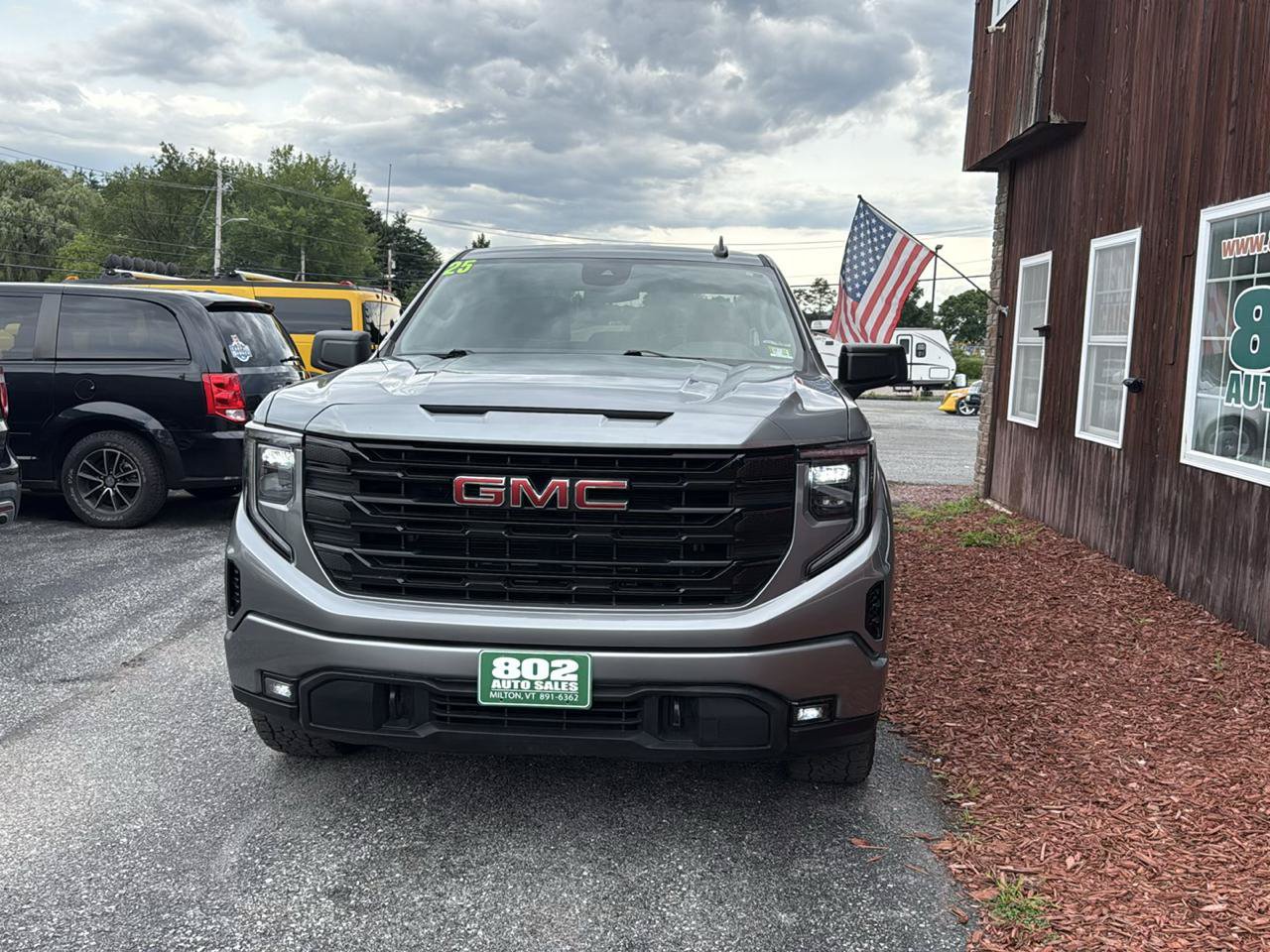 Used 2025 GMC Sierra 1500 Elevation AWD/4WD image 3
