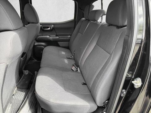 Used 2017 Toyota Tacoma TRD Off-Road AWD/4WD image 17