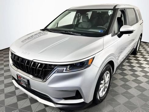Used 2023 Kia Carnival LX w/ Paint Protection Package FWD image 3