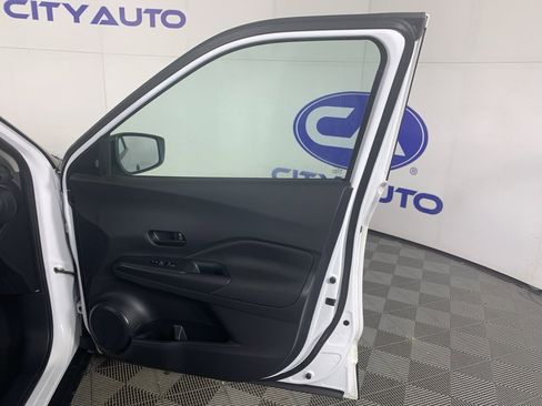 Used 2022 Nissan Kicks S image 38