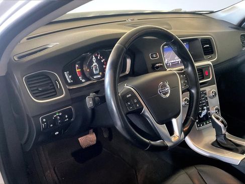 Used 2018 Volvo S60 T5 Inscription image 14