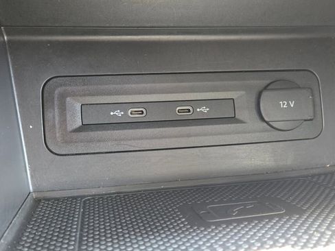 Used 2021 Volkswagen Atlas Cross Sport SEL Premium image 31