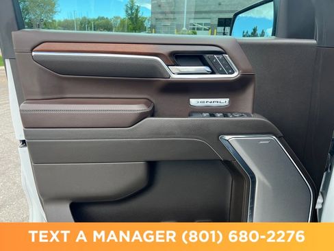 Used 2024 GMC Sierra 1500 Denali w/ Denali Reserve Package AWD/4WD image 10