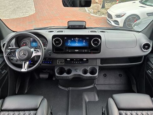 Used 2025 Mercedes-Benz Sprinter 2500 image 14