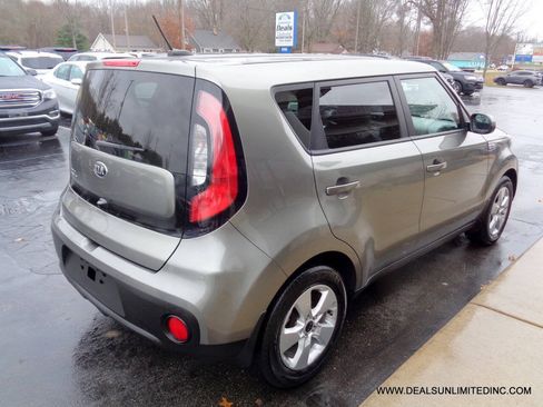 Used 2019 Kia Soul FWD image 3