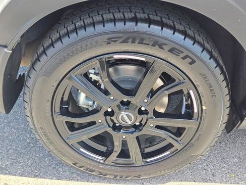 Used 2023 Nissan Kicks SR w/ SR Premium Package FWD image 10