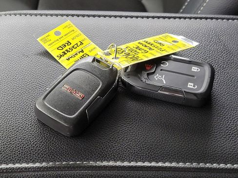 Used 2023 GMC Acadia SLT w/ Trailering Package image 30